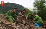 Hành động đẹp sau trận giông lốc làm người dân xúc động